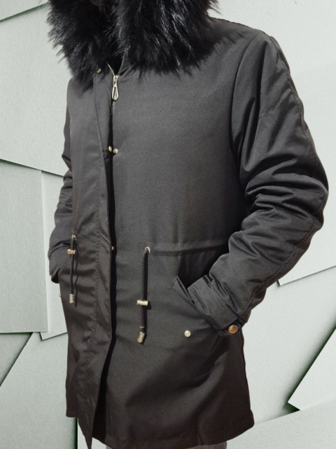 Parka męska czarna z czarnym futrem jenota Parka męska czarna z czarnym futrem jenota
