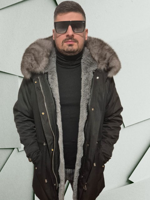 Parka męska czarna z prawdziwym szarym futrem z lisa rozmiar L Parka męska czarna z prawdziwym szarym futrem z lisa rozmiar L