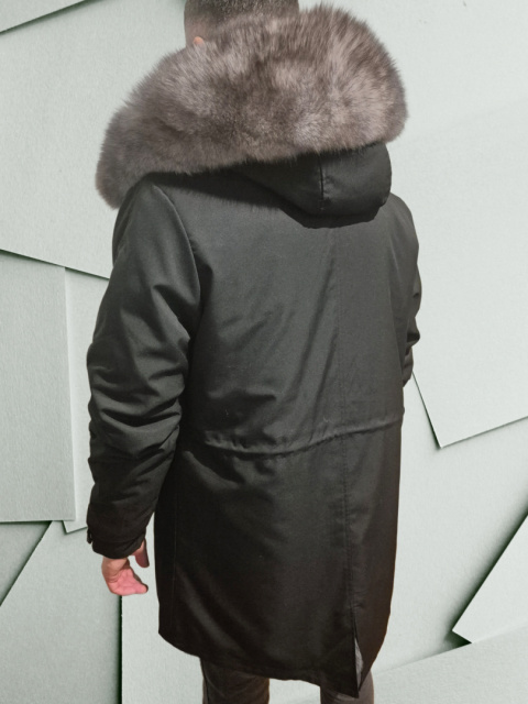 Parka męska czarna z prawdziwym szarym futrem z lisa rozmiar L Parka męska czarna z prawdziwym szarym futrem z lisa rozmiar L